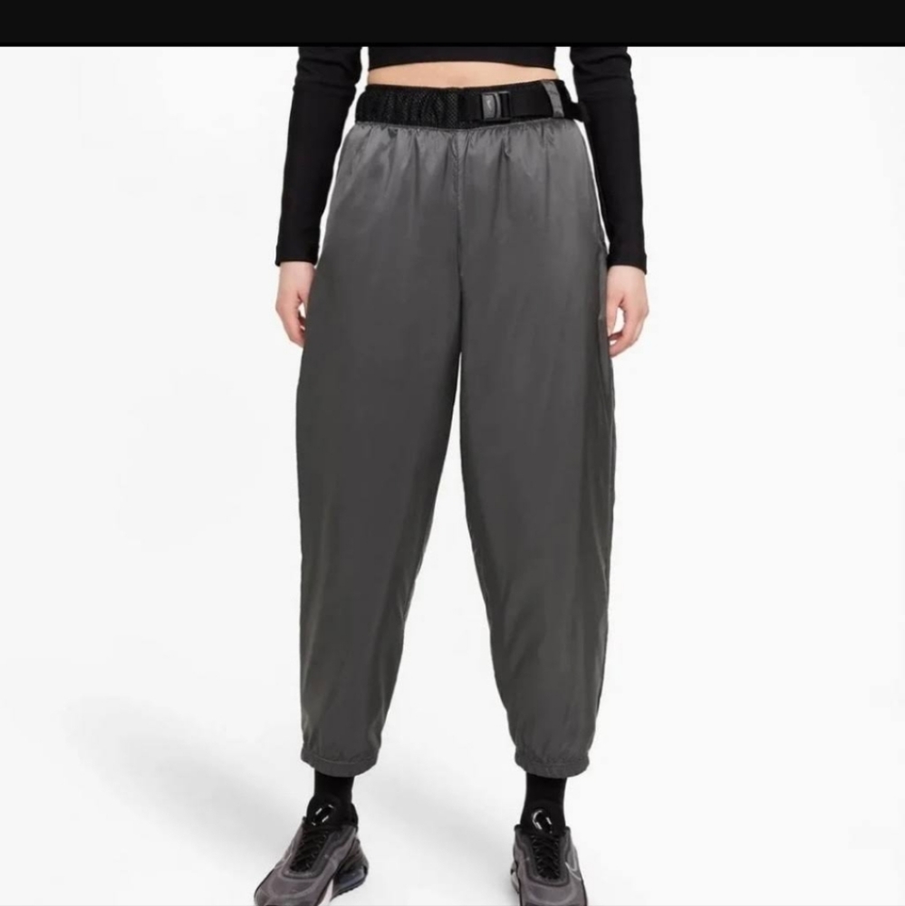 Nike tech pants women's size Medium brand new with tags